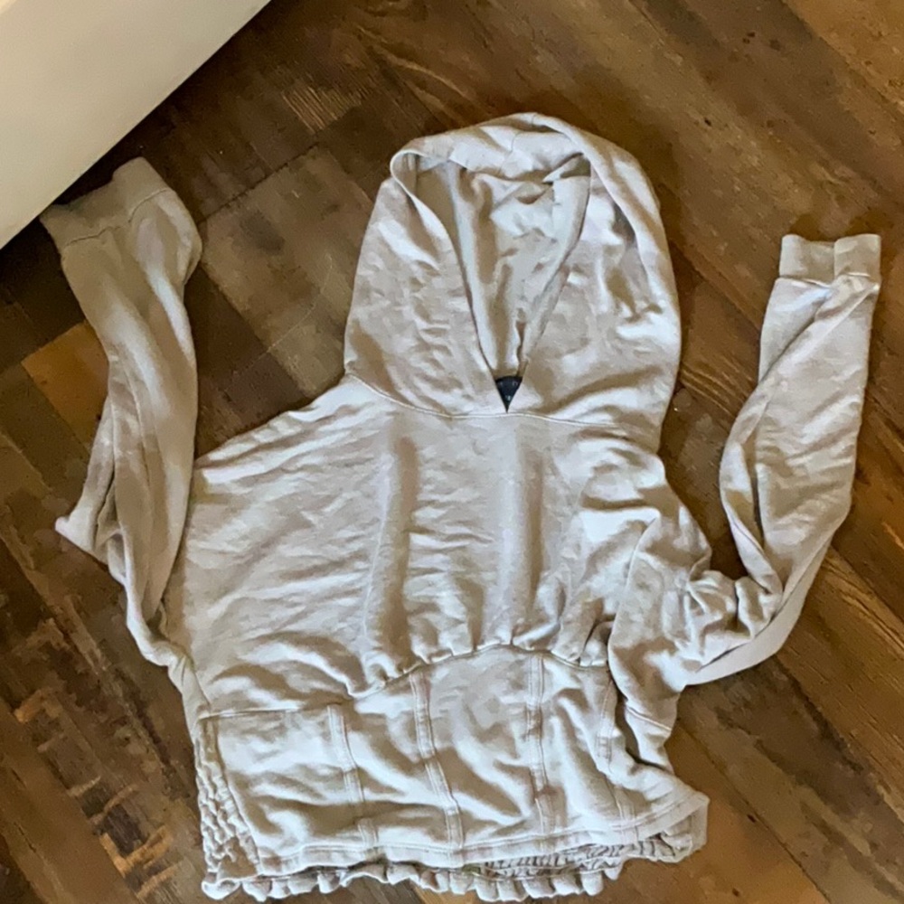 This cute Tan Moa Moa crop top is a size Medium in Women’s